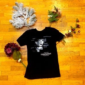 Taylor Swift reputation stadium tour T-shirt
